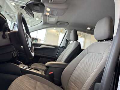 2022 Ford Escape, $21695. Photo 9