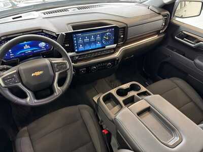 2025 Chevrolet 1500 Crew Cab, $40999. Photo 6