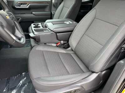2025 Chevrolet 1500 Crew Cab, $39890. Photo 5