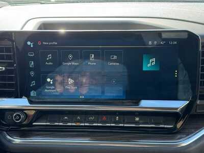 2025 Chevrolet 1500 Crew Cab, $39998. Photo 3