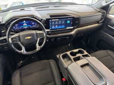 2025 Chevrolet 1500 Crew Cab, $39998. Photo 6