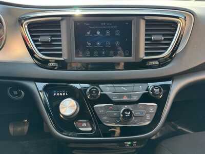 2020 Chrysler Pacifica, $15950. Photo 10