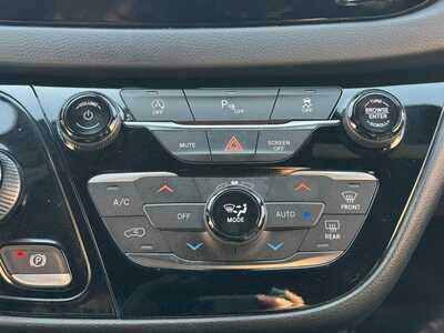 2020 Chrysler Pacifica, $15950. Photo 11