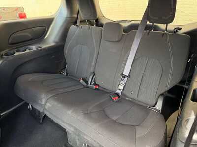 2020 Chrysler Pacifica, $15950. Photo 8