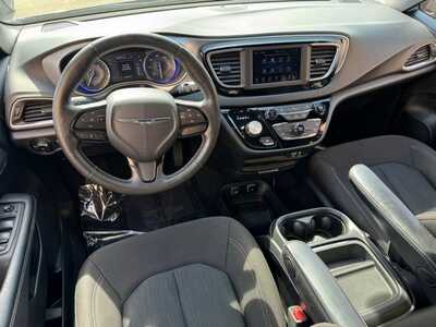 2020 Chrysler Pacifica, $15950. Photo 9