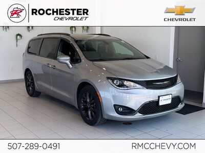 2020 Chrysler Pacifica, $15950. Photo 1