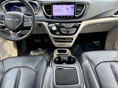 2022 Chrysler Pacifica, $19499. Photo 10