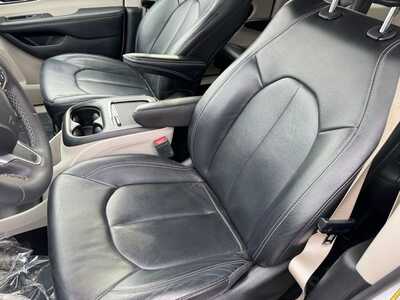 2022 Chrysler Pacifica, $19499. Photo 5