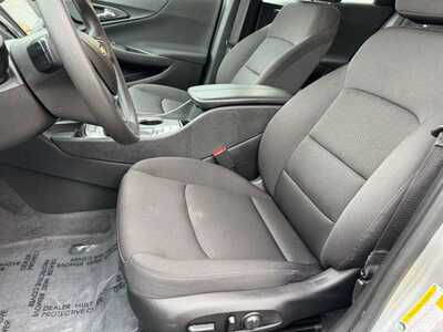 2019 Chevrolet Malibu, $19490. Photo 5