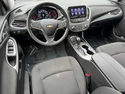 2019 Chevrolet Malibu, $19490. Photo 8