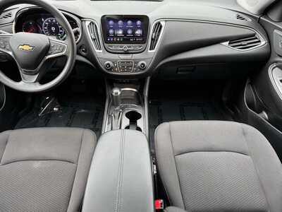 2019 Chevrolet Malibu, $19490. Photo 9