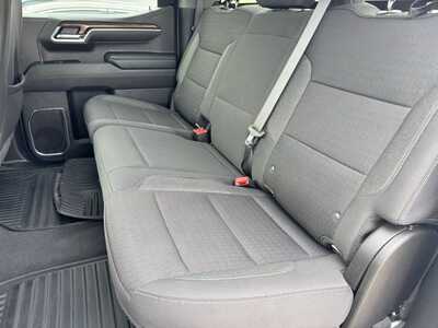 2025 Chevrolet 1500 Crew Cab, $40999. Photo 6