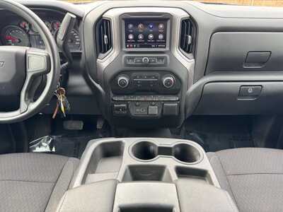2022 Chevrolet 1500 Crew Cab, $37999. Photo 2