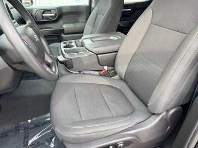 2022 Chevrolet 1500 Crew Cab, $37999. Photo 5