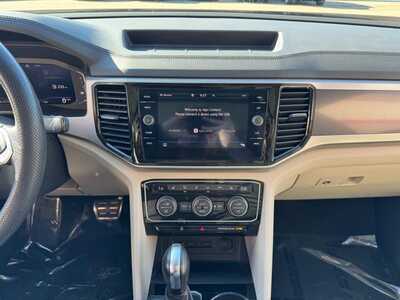 2021 Volkswagen Atlas, $23699. Photo 2