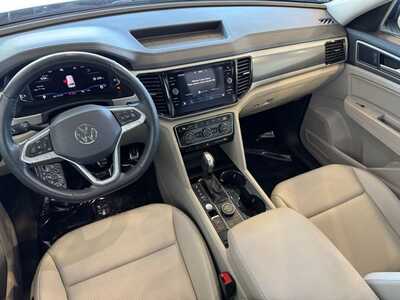 2021 Volkswagen Atlas, $23699. Photo 6