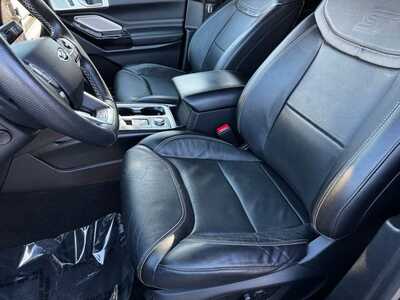 2021 Ford Explorer, $28690. Photo 5
