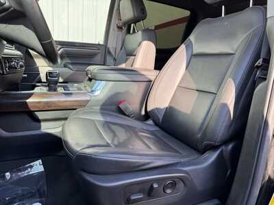 2023 GMC 1500 Crew Cab, $40395. Photo 5