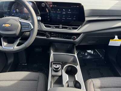 2026 Chevrolet Equinox, $32740. Photo 2