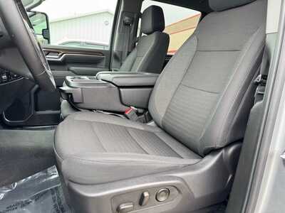 2025 Chevrolet 2500 Crew Cab, $57499. Photo 5