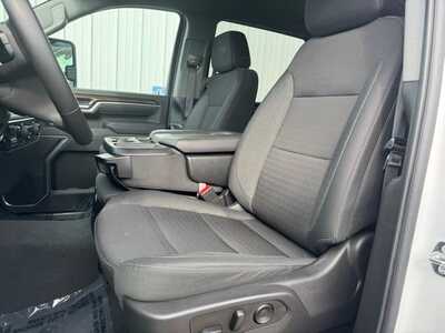 2025 Chevrolet 2500 Crew Cab, $57695. Photo 5