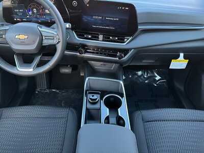2026 Chevrolet Equinox, $31740. Photo 2