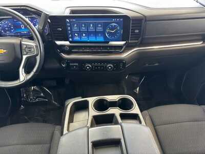 2022 Chevrolet 1500 Crew Cab, $36690. Photo 2