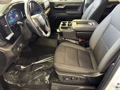 2022 Chevrolet 1500 Crew Cab, $36690. Photo 5