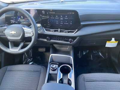 2026 Chevrolet Equinox, $31740. Photo 2
