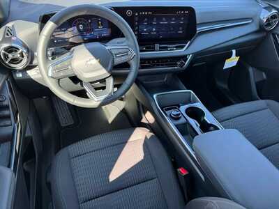 2026 Chevrolet Equinox, $33235. Photo 8