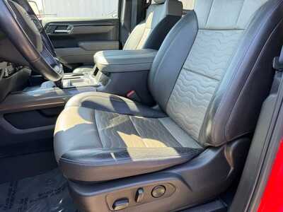 2023 Chevrolet 1500 Crew Cab, $51695. Photo 5