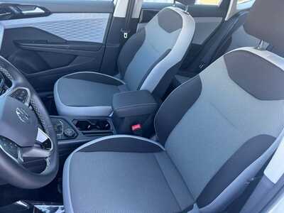 2023 Volkswagen Taos, $20695. Photo 6