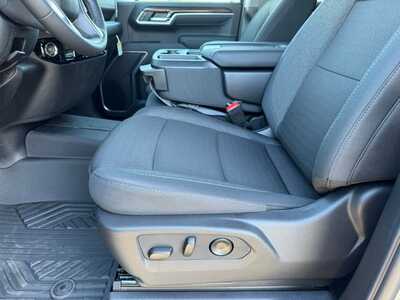 2026 Chevrolet 1500 Crew Cab, $53170.0. Photo 5