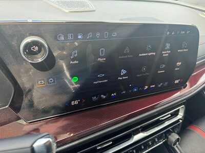 2025 Chevrolet Traverse, $51495. Photo 2