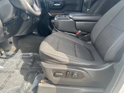 2020 Chevrolet 1500 Crew Cab, $36695. Photo 5