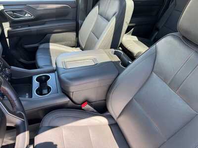 2023 Chevrolet Suburban, $48399. Photo 6