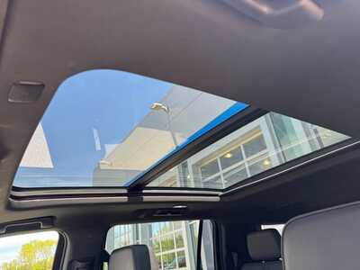 2023 Chevrolet Suburban, $48399. Photo 7