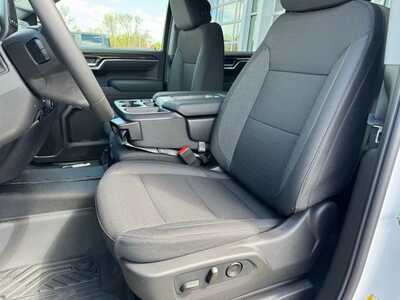 2026 Chevrolet 1500 Crew Cab, $52170.0. Photo 5