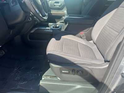 2020 Chevrolet 1500 Crew Cab, $37295. Photo 5