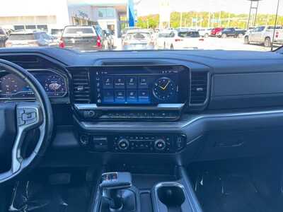 2024 Chevrolet 1500 Crew Cab, $39999. Photo 2