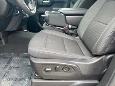 2024 Chevrolet 1500 Crew Cab, $35999. Photo 5