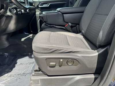 2023 GMC 1500 Crew Cab, $37295. Photo 5
