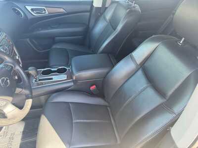 2019 Nissan Pathfinder, $20995. Photo 6