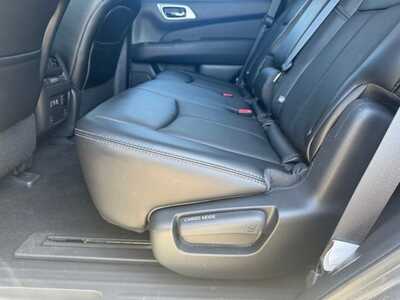 2019 Nissan Pathfinder, $20995. Photo 8
