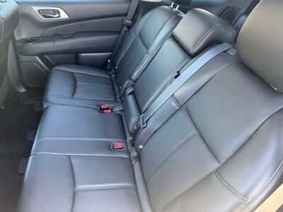 2019 Nissan Pathfinder, $20995. Photo 9