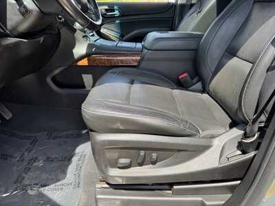 2019 Chevrolet Suburban, $29995. Photo 5