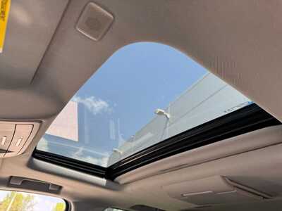 2019 Chevrolet Suburban, $29995. Photo 7