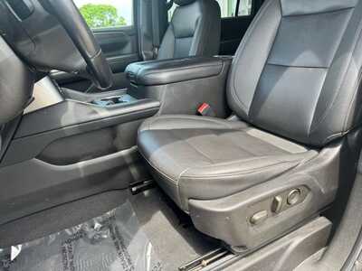 2022 Chevrolet Suburban, $37695. Photo 5