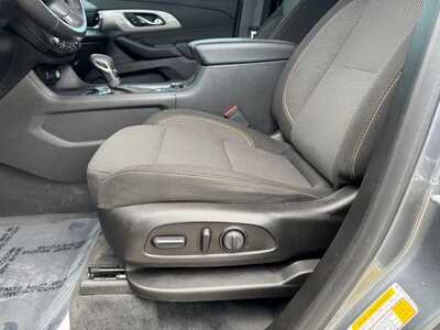 2021 Chevrolet Traverse, $19995. Photo 5