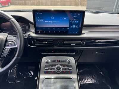 2021 Lincoln Nautilus, $21499. Photo 2